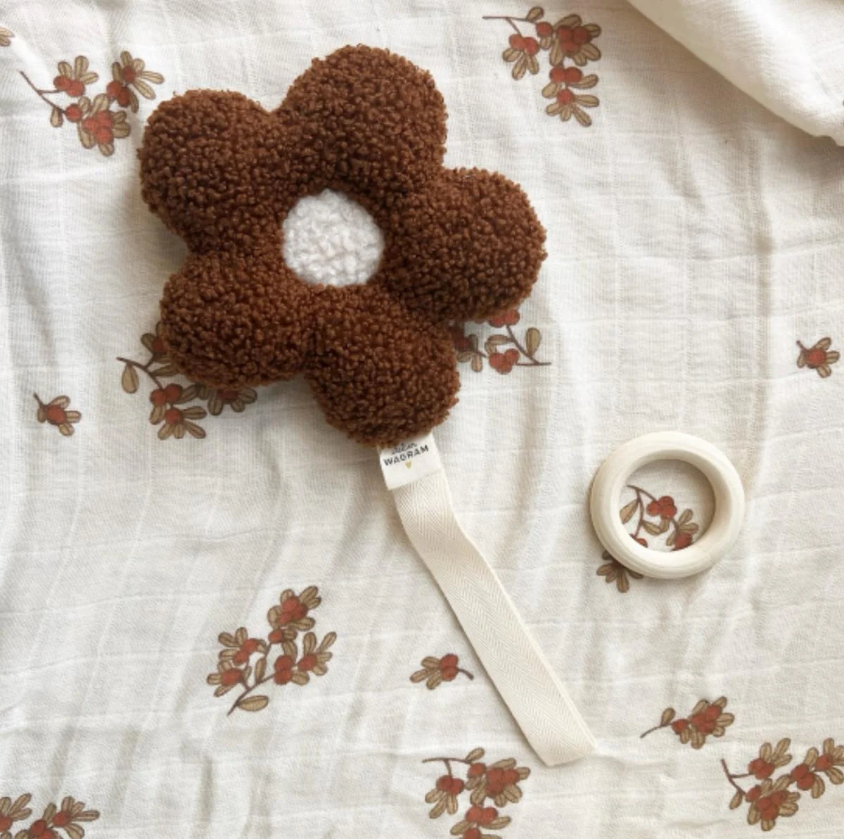 Suspension fleur en moumoute - Atelier Wagram - Image 2